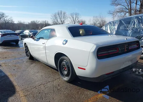 2015 Dodge Challenger Sxt z USA, uszkodzony, nr VIN 2C3CDZAG1FH733426